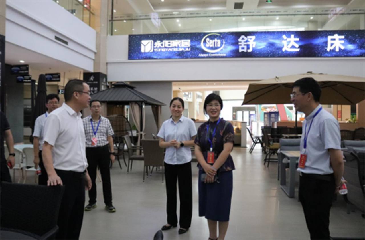 臨海市政協(xié)副主席郭燕飛赴 浙東休閑家居城“時尚休閑·協(xié)商驛站”調(diào)研