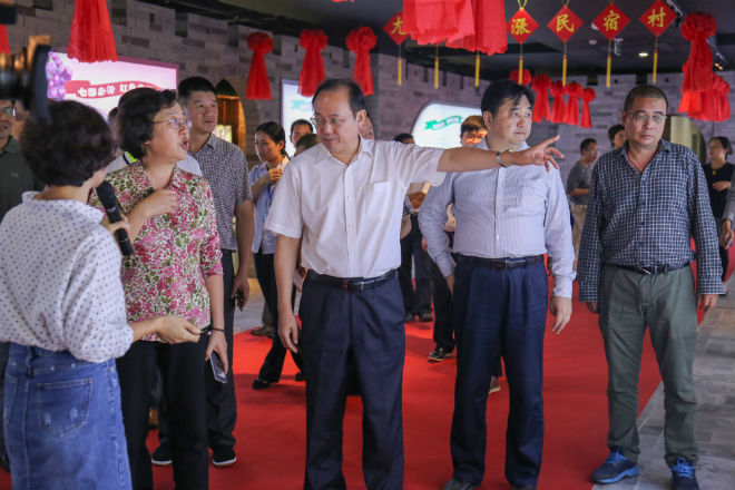 全國供銷社理事會主任諸葛彩華蒞臨東方永安集團（浙東）電商產業園調研