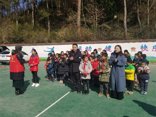 “關愛山區留守兒童我們在行動”公益活動報道