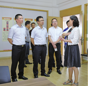 臨海市市委常委、宣傳部長董金喜到浙東休閑家居城調(diào)研企業(yè)文化建設(shè)