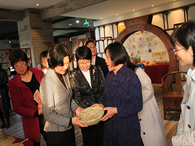 省婦聯(lián)副主席蒞臨浙東休閑家居城調(diào)研